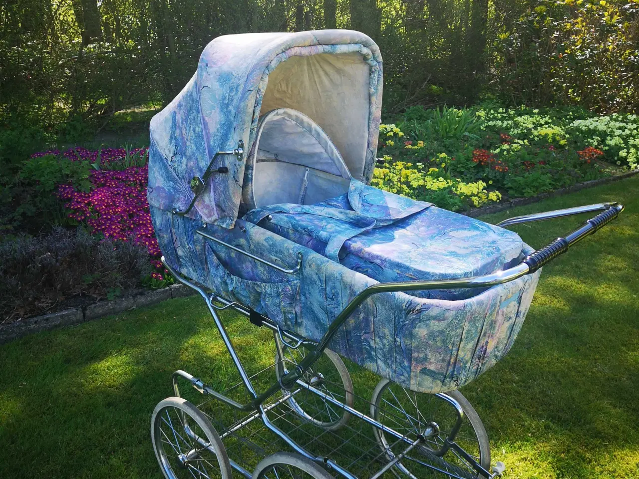 Billede 1 - BRIO barnevogn med lift og sele