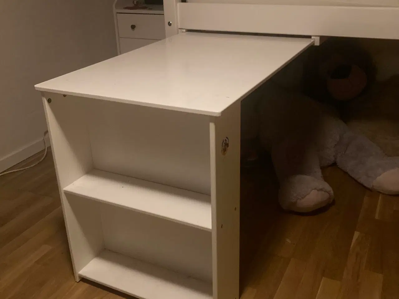 Billede 3 - Halv høj seng med skrivebord