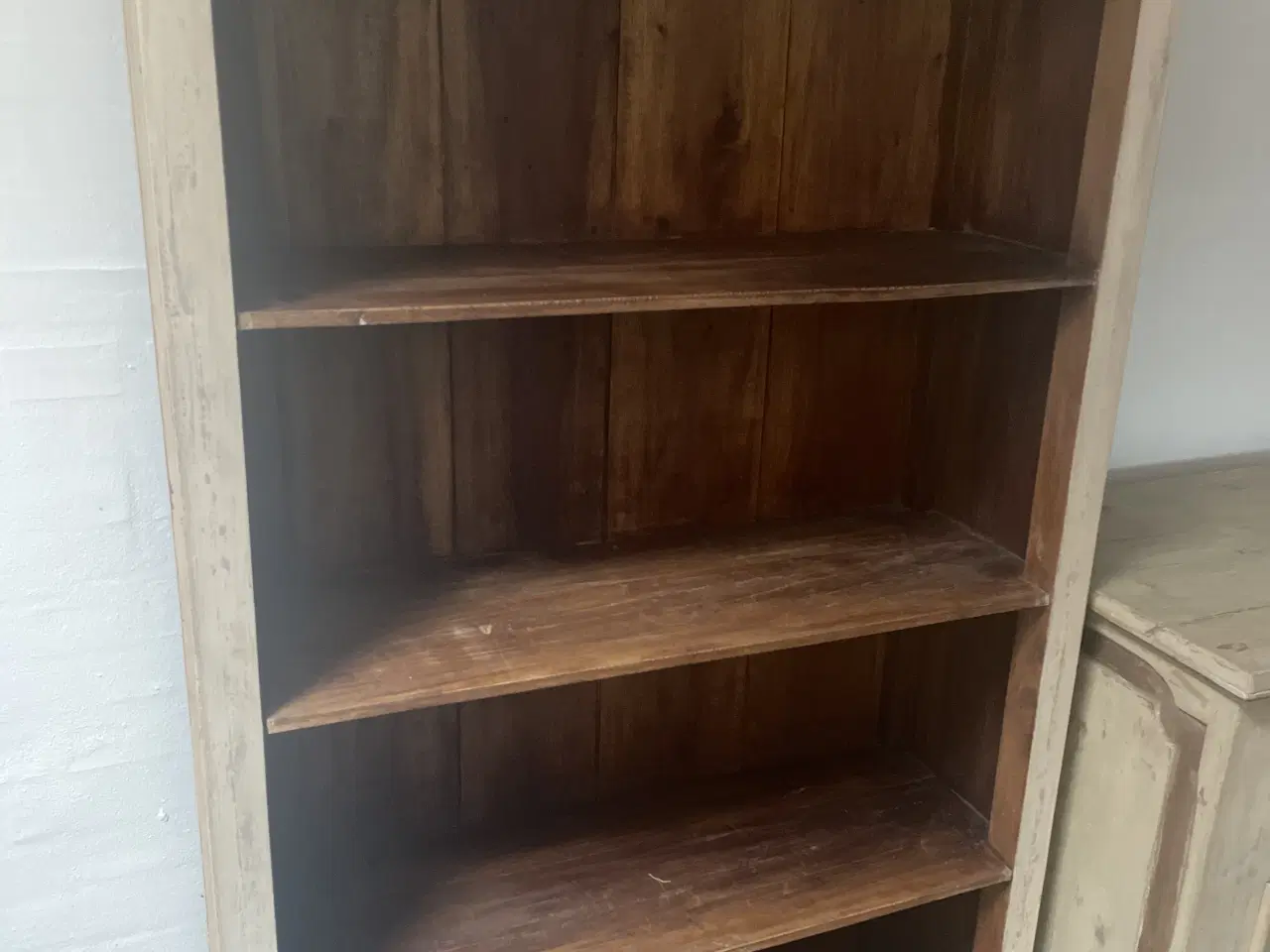 Billede 2 - Bogreol, flot patineret. 