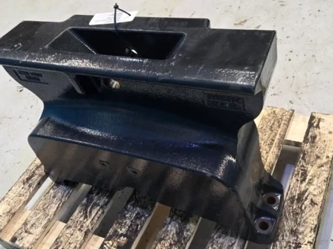 Billede 6 - Case Farmall 115C Frontvægt Holder 84313805