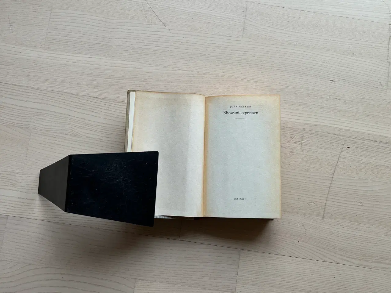 Billede 2 - Bhowani Expressen - af John Masters