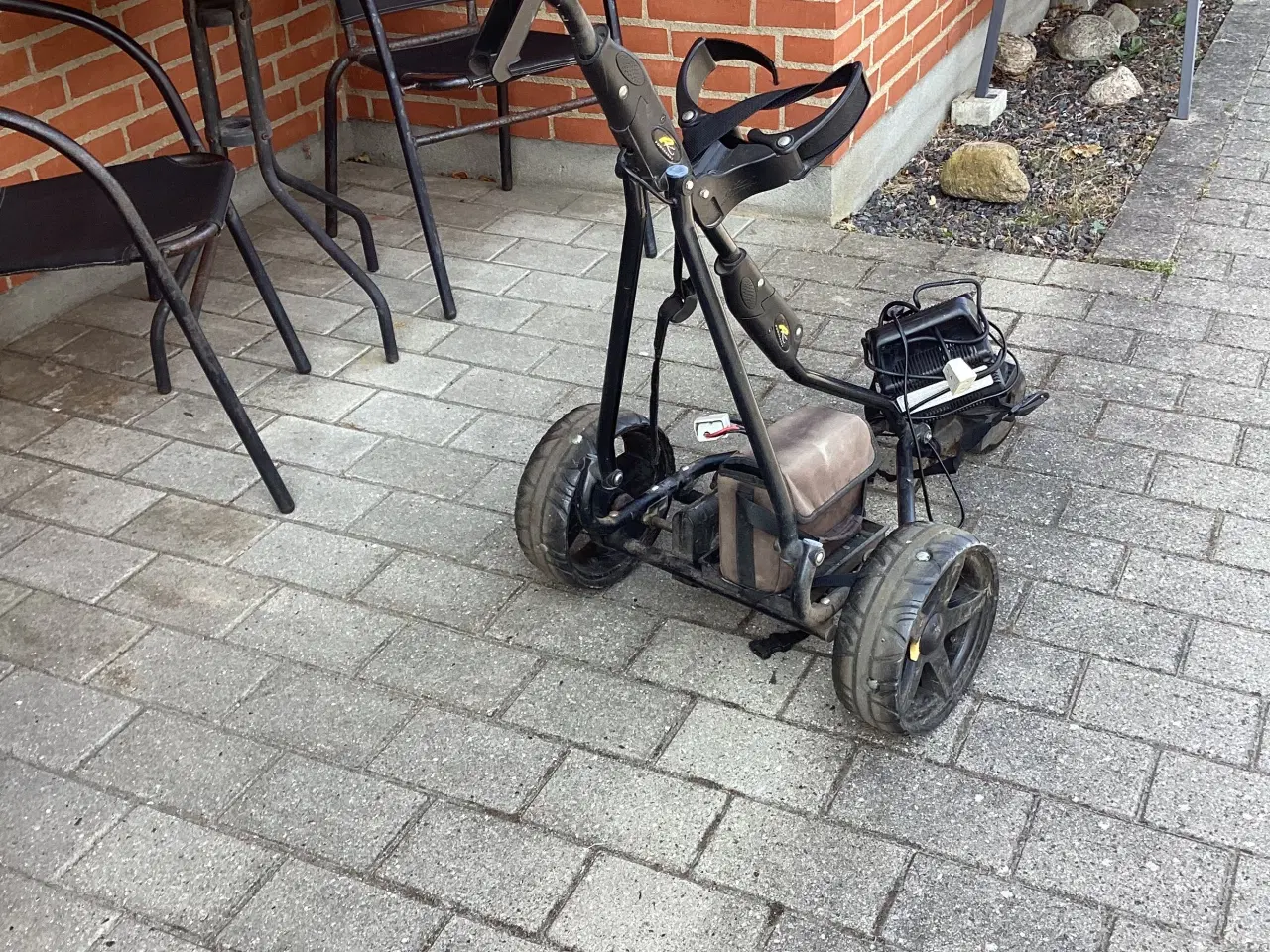 Billede 3 - El. Golfvogn M/ Lader og batteri. Og drilsk kontak
