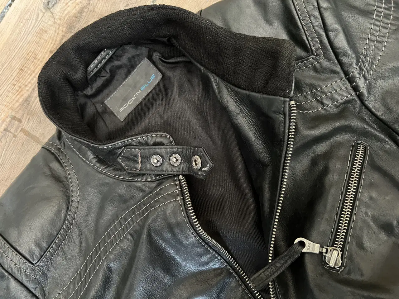 Billede 2 - RocandBlue læderjakke emiteret