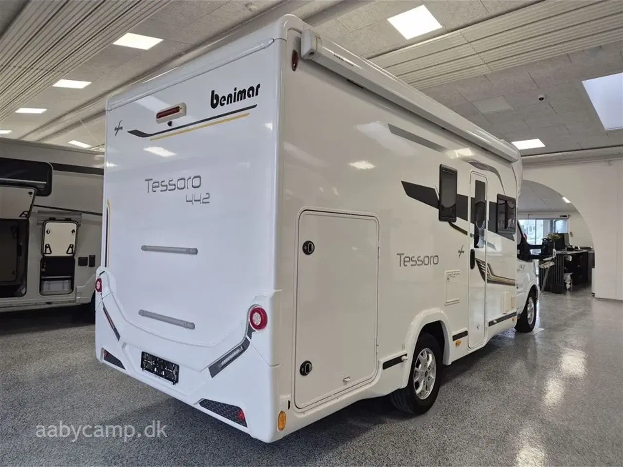 Billede 2 - 2019 - Benimar Tessoro 442   NK pakke. Automatgear. 95 Ah Batteri. solcelle. markise.  varme på spildevand. en ejer fra ny.  fuld service hos Ford inkl. tandrem. undervognsbehandlet.