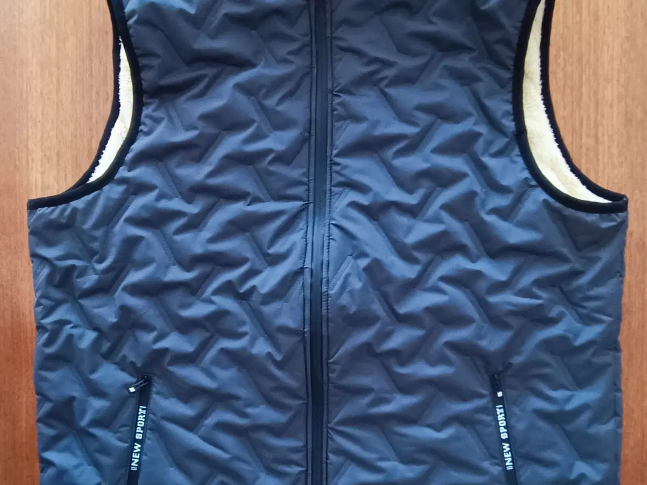 Billede 1 - Jakke uden ærmer / vest L-XL