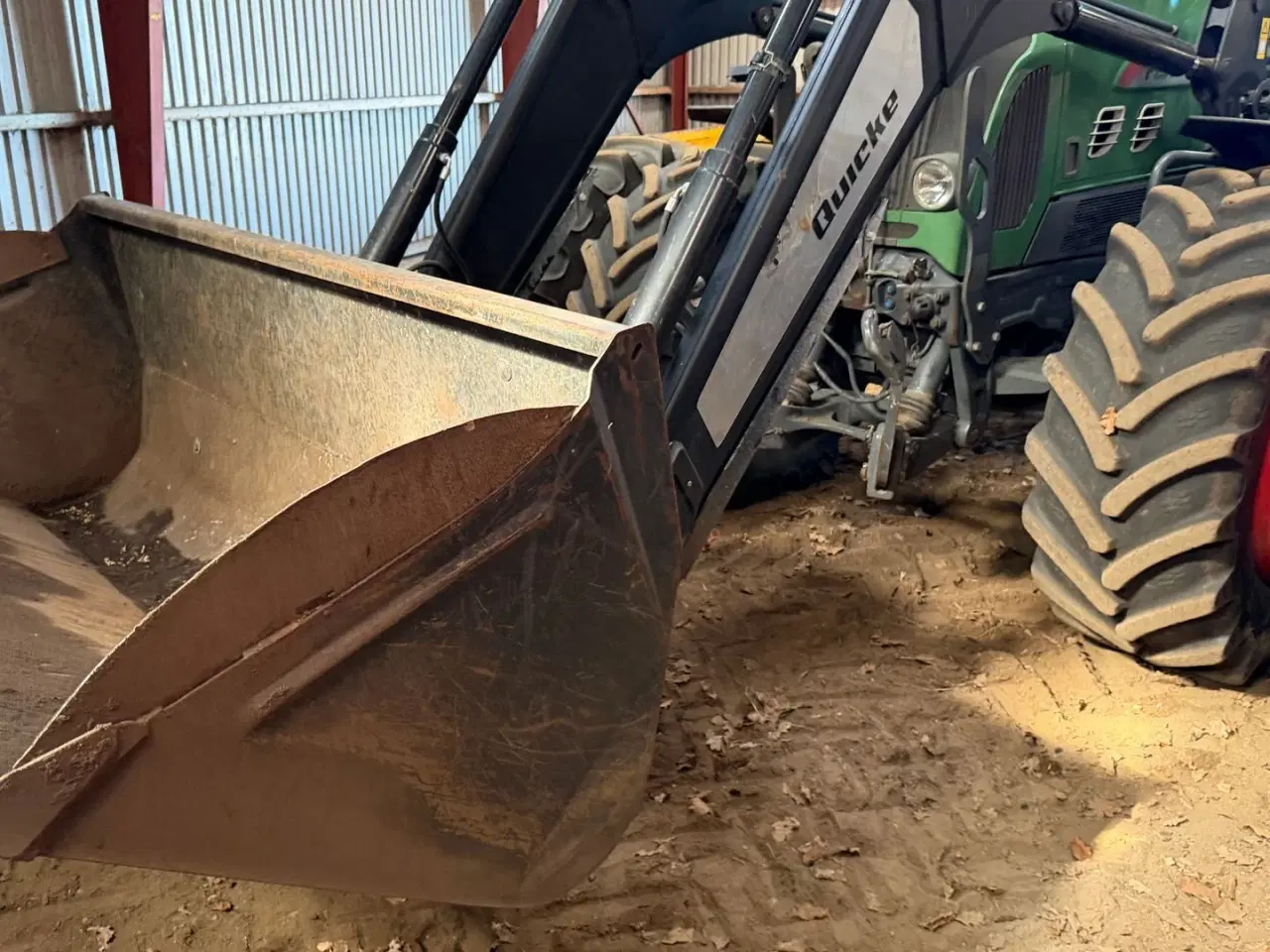 Billede 9 - Fendt 718 Vario TMS med læsser og tvillingehjul hele vejen rundt