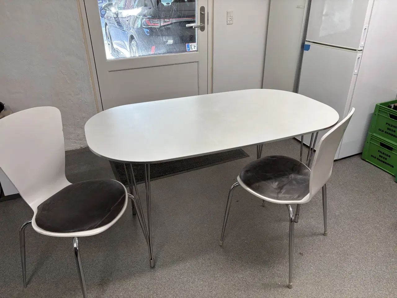 Billede 1 - Spisebord med 4 stole
