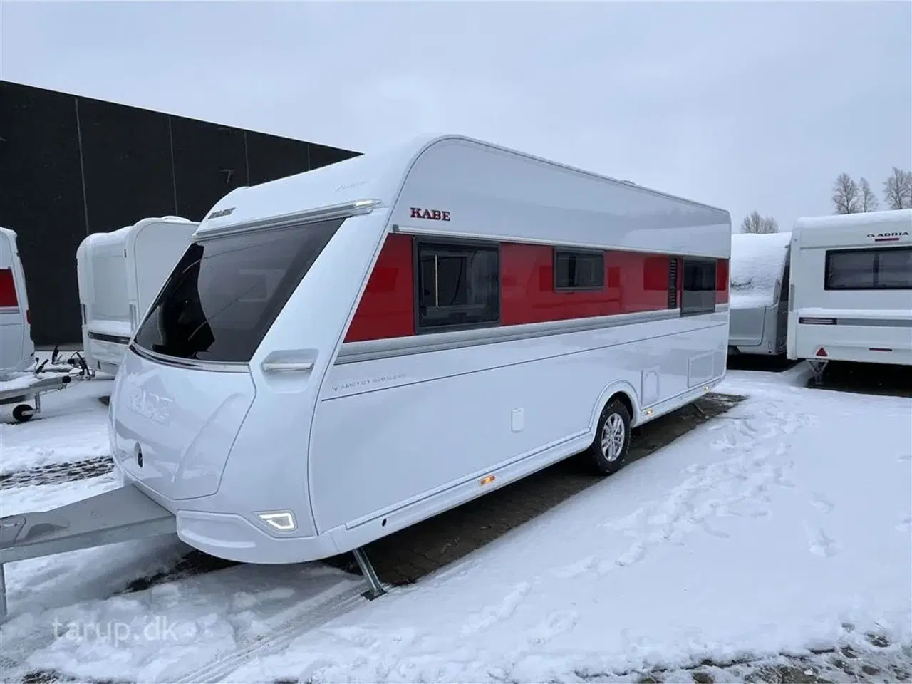 Billede 2 - 2026 - Kabe Ametist 560 GLE KS B2 PREMIUM LINE   enkeltsenge, udtræk til dobbeltseng, rundsiddegruppe i mørkegråt skind, ALDE centralvarme, vandbåren gulvvarme, stort kompressor køleskab