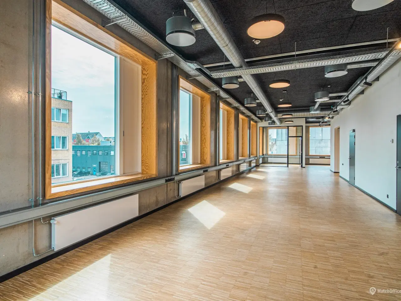 Billede 5 - Gennemført kontordomicil med rå detaljer