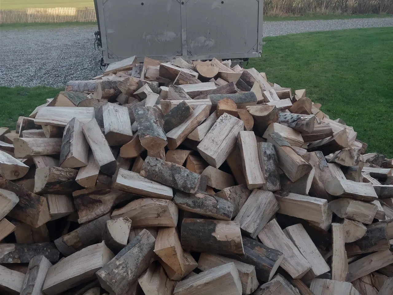 Billede 1 - TØRT BRÆNDE LEVERET