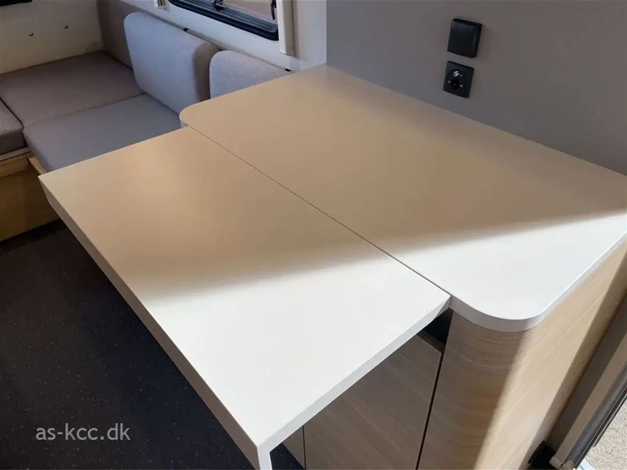 Billede 11 - 2026 - Adria Action 391 LH   Adria Action 391 LH Classic årg. 2026  Generation 2 ny ude og inde. Denne vogn er med soundbar.