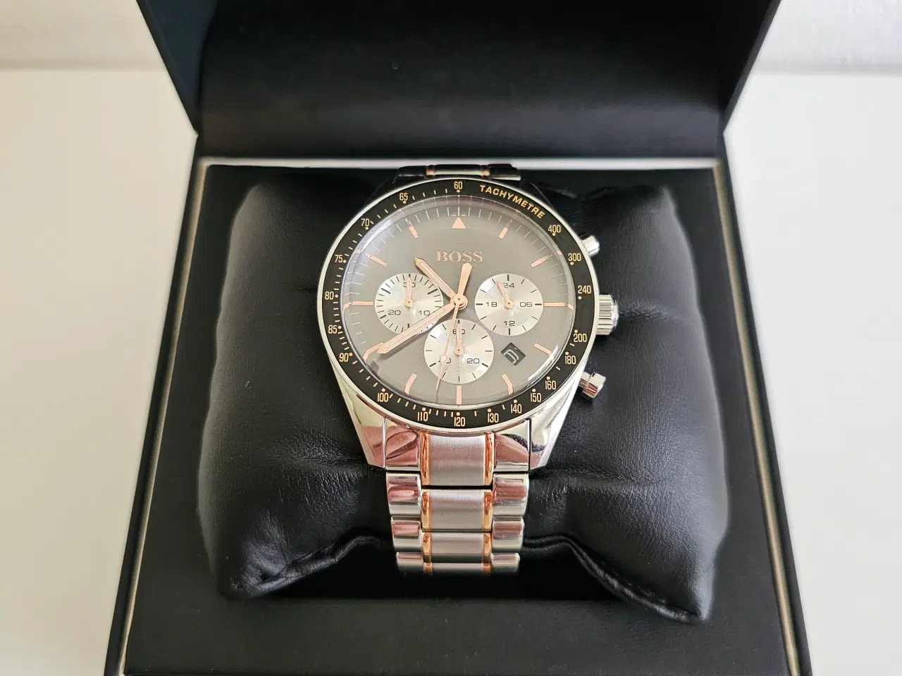 Billede 1 - Lækkert To Toned Sølv/Rosa Hugo Boss Ur