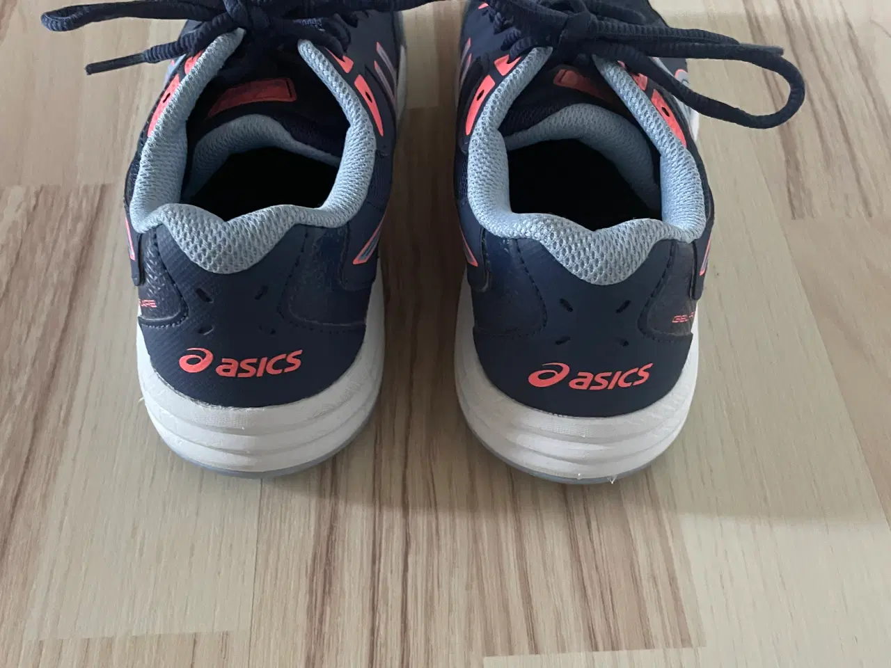 Billede 3 - Asics indendørs sportssko str. 35