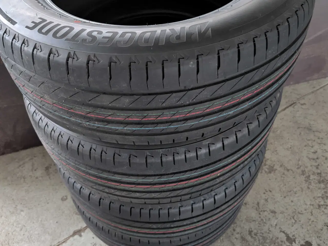 Billede 1 - Bridgestone sommerdæk 235/60R18 