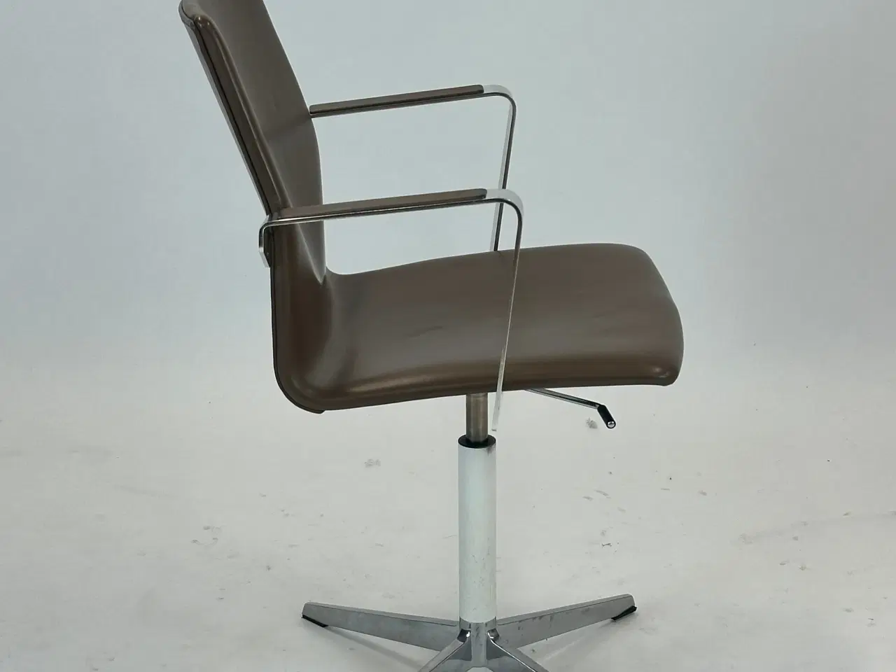 Billede 6 - Four Design - 4-Cast® XL Mødestol (Mørkebrun)