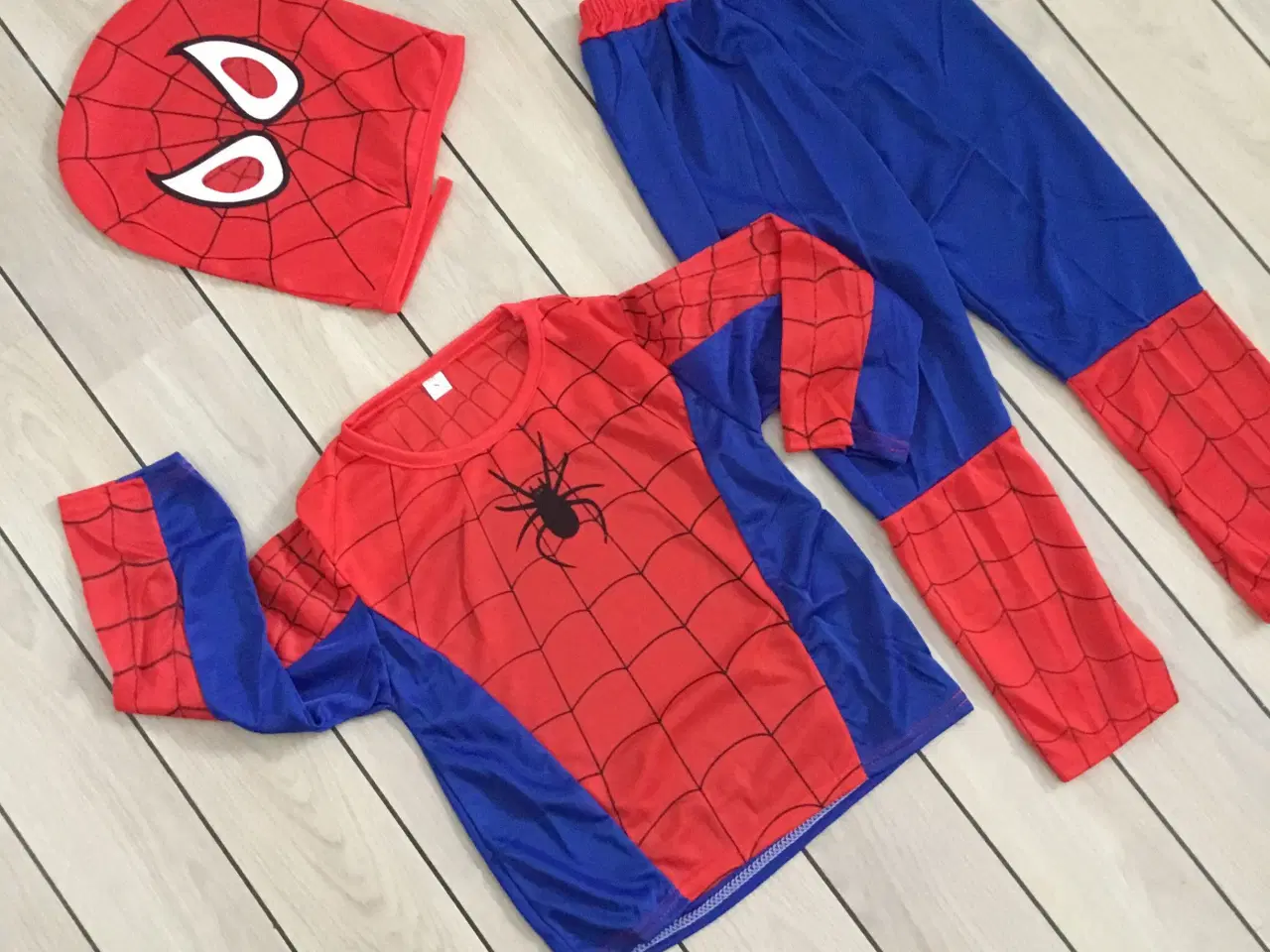 Billede 2 - Spiderman dragt str. 104 NY kostume med Spiderman 