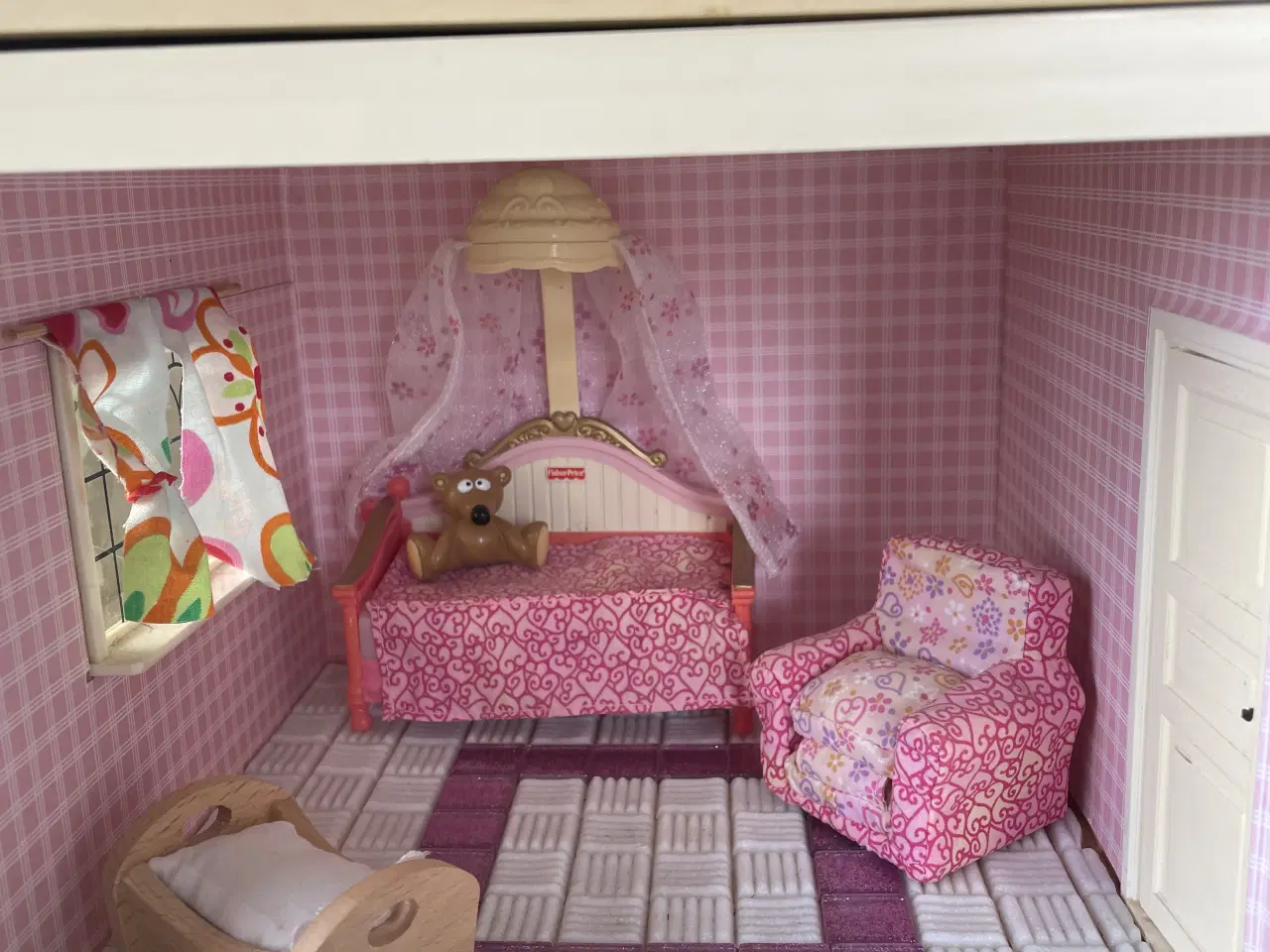 Billede 5 - Lumbydukkehus m. 4 etager ink. møbler 