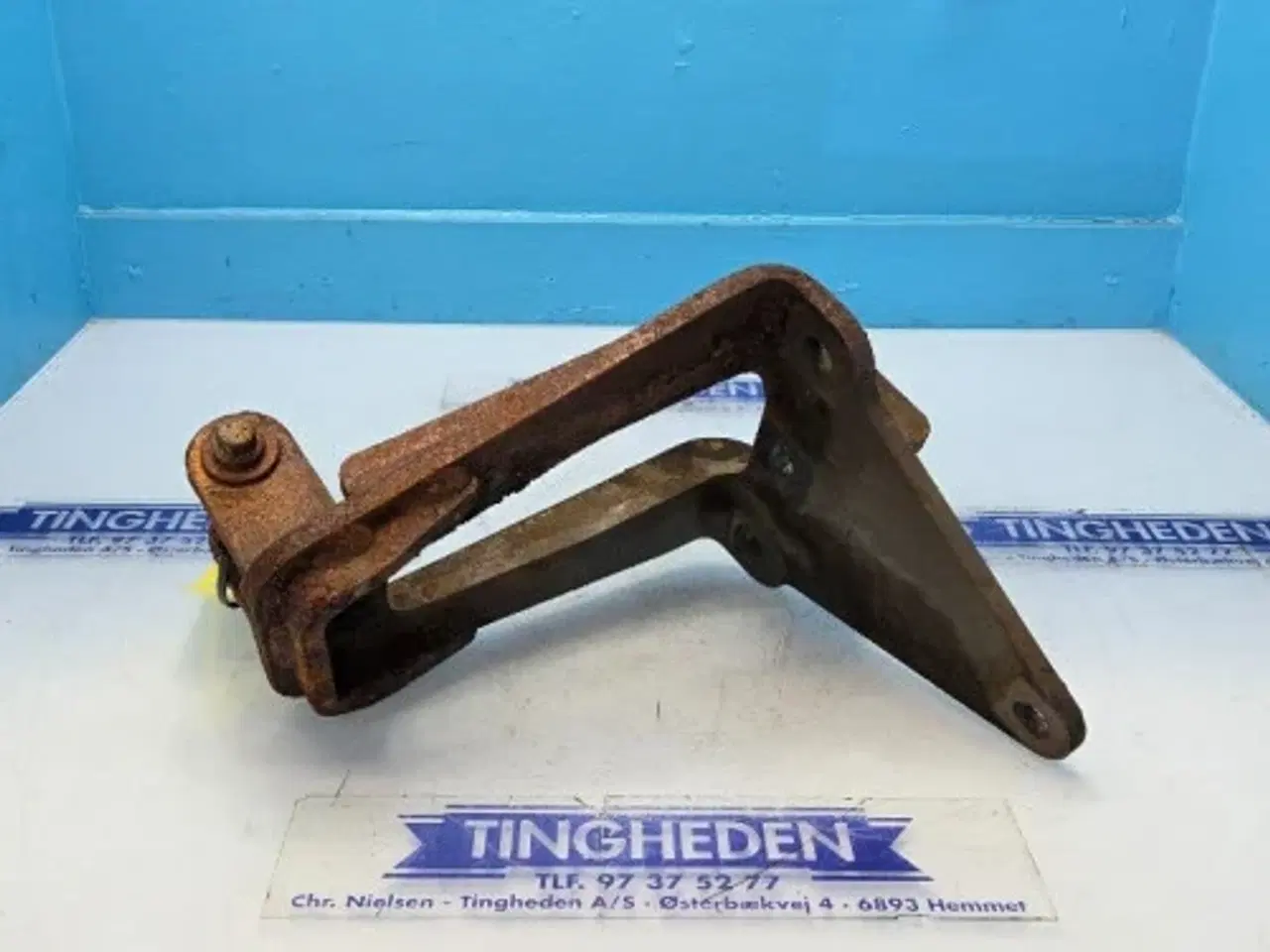 Billede 1 - Valtra  S394   Beslag   4382498M1  