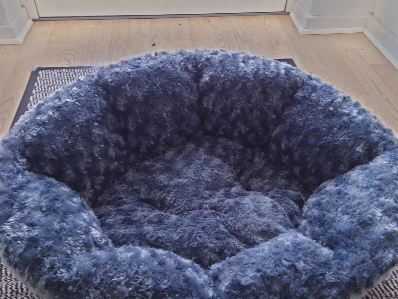 Billede 2 - Hundekurv af plastik med passende betræk