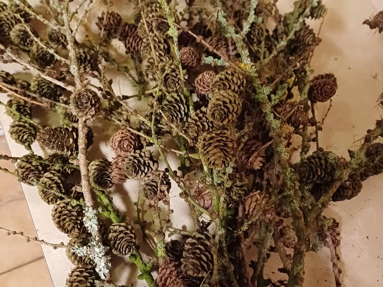 Billede 2 - Dekorationsmateriale til krukker, kranse mm.