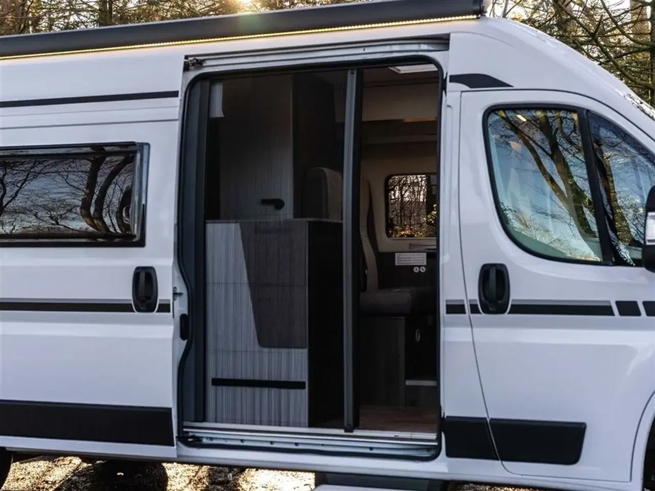 Billede 34 - 2026 - Benimar Benivan 144 UP   Benivan 144 UP 2025 er en fuldt udstyret 5,99 meter campervan