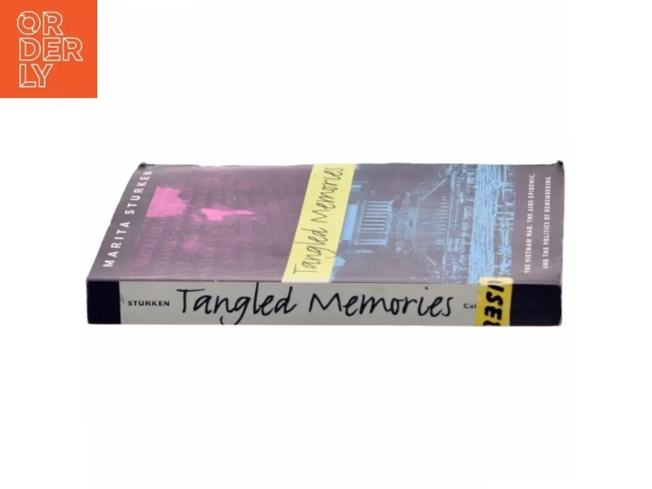 Billede 2 - Tangled memories : the Vietnam War, the AIDS epidemic, and the politics of remembering af Marita Sturken (1957-) (Bog)