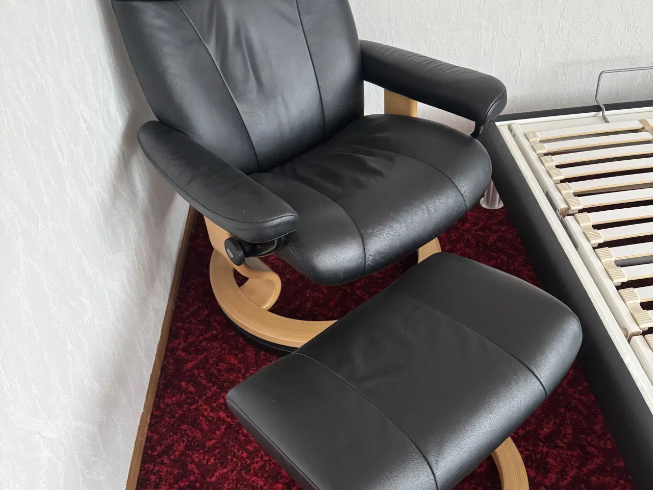 Billede 1 - Stressless lænestol med fodskammel 