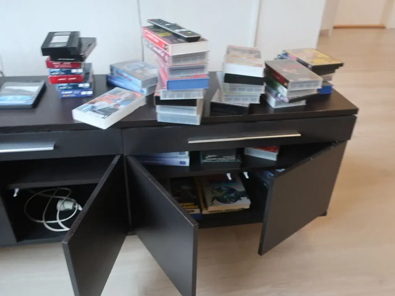 Billede 7 - TV SHARP med TV bænk m.m.
