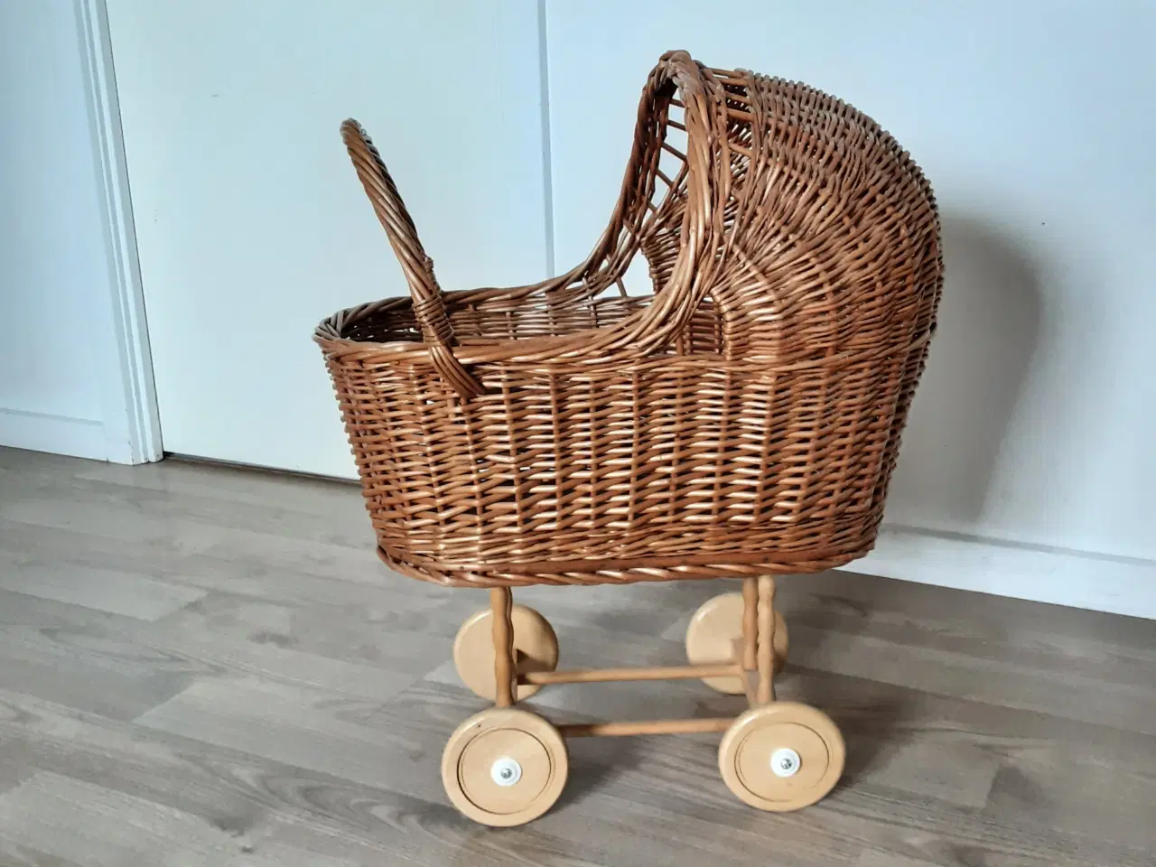 Billede 1 - Dukkevogn i fileflet