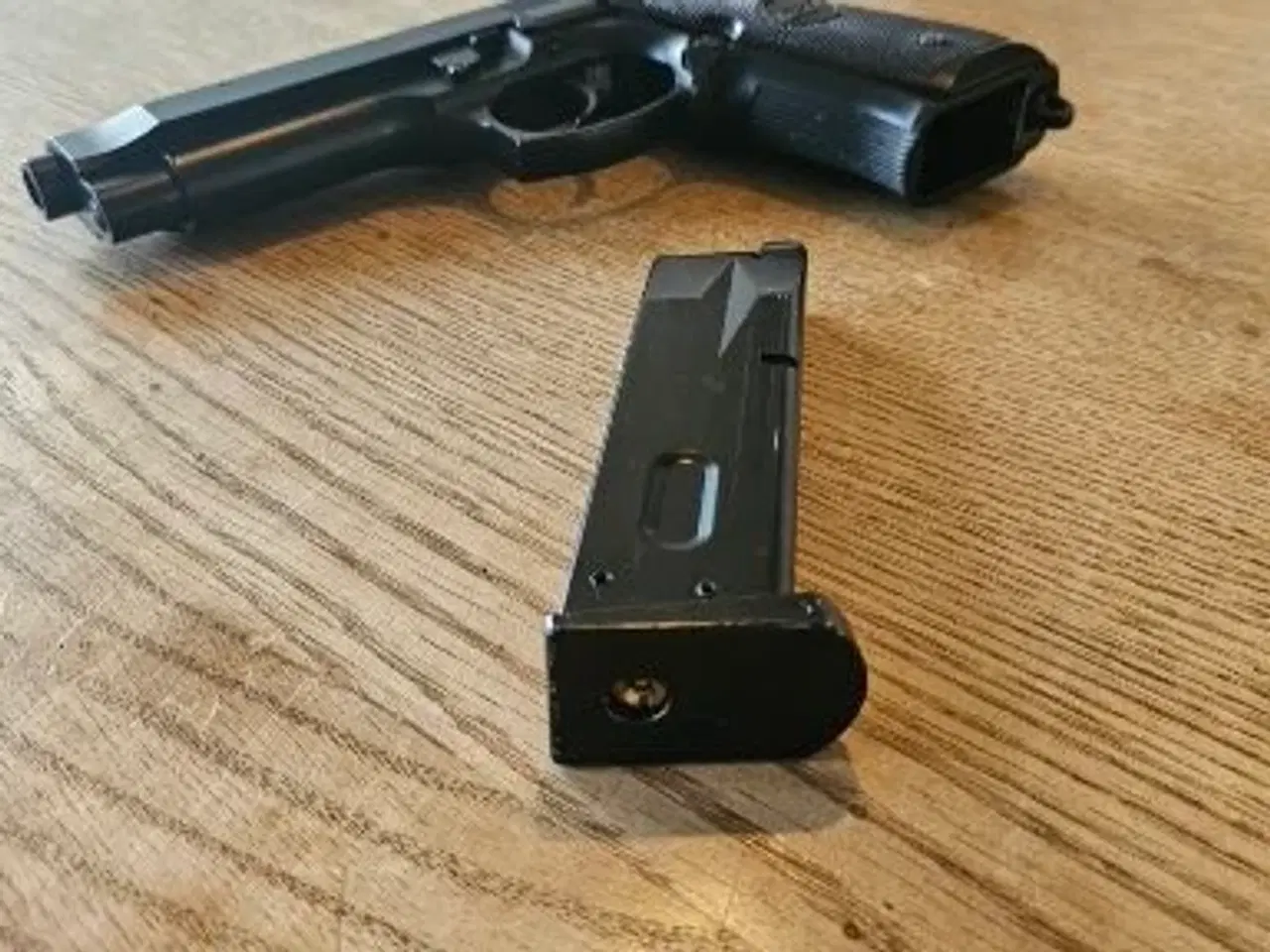 Billede 2 - M9 co2 pistol blow back
