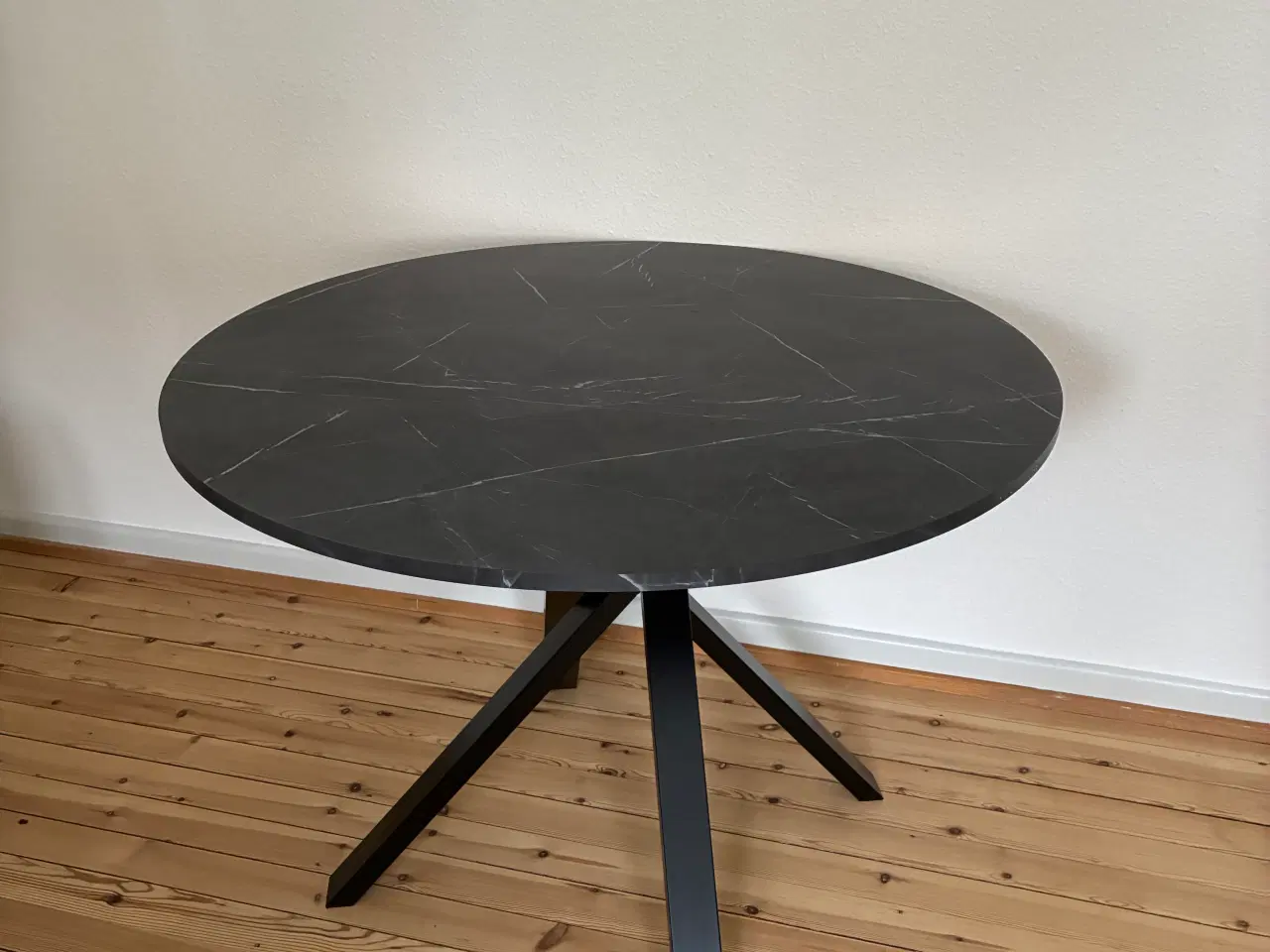 Billede 1 - Rundt spisebord med marmorlook – Ø105 cm