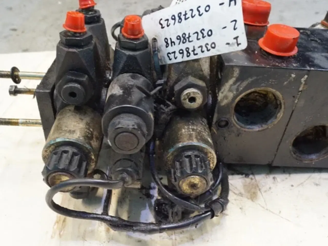 Billede 11 - Case CF80 Hovedventil 061067805