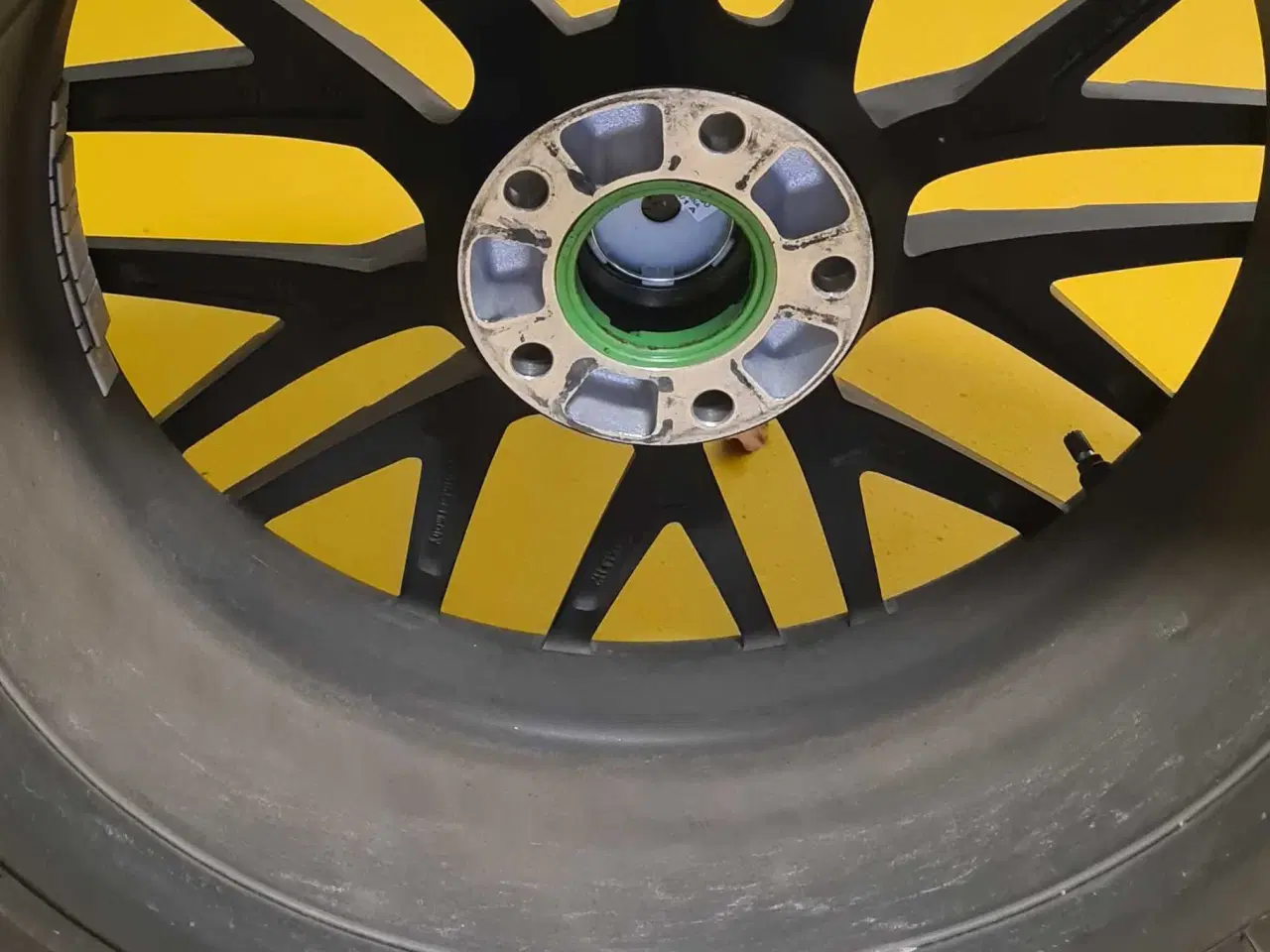 Billede 2 - Dæk på matsort fælge