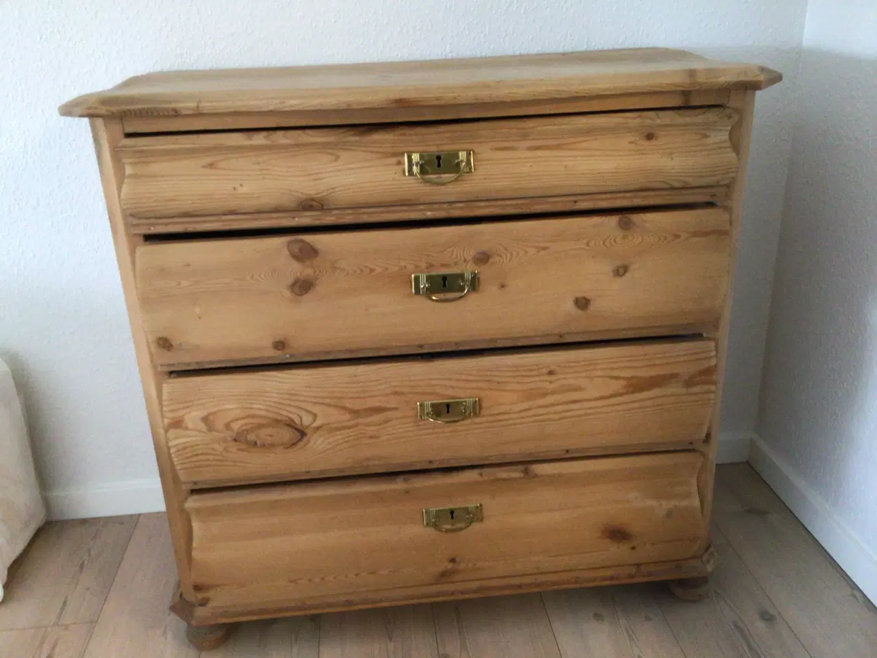 Billede 1 - Fyrretræskommode