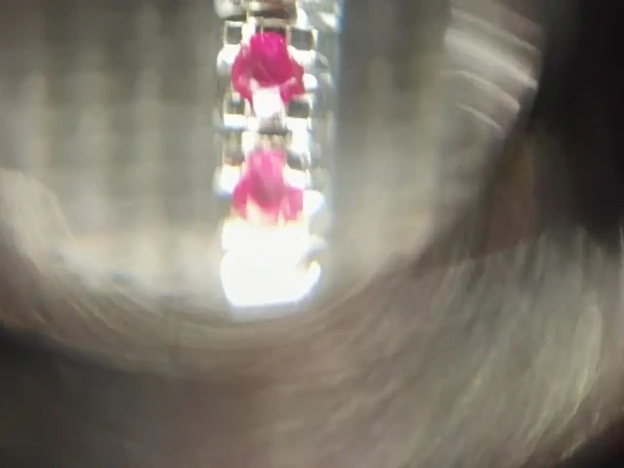 Billede 4 - Meget stilfuld hvidguld ring 585 m. 5 rubiner