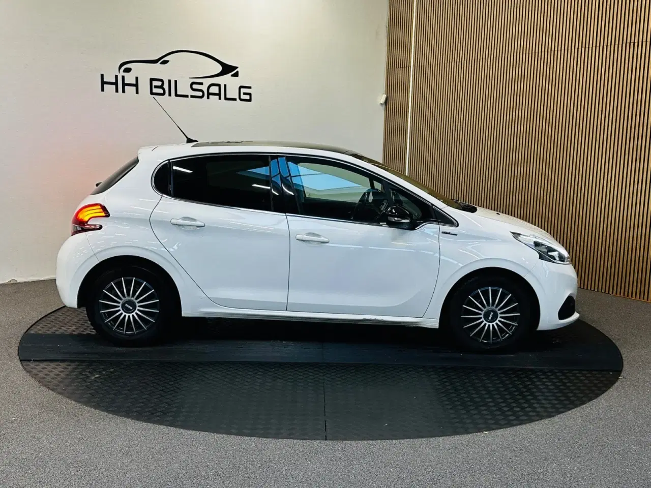 Billede 4 - Peugeot 208 1,6 BlueHDi 100 GT Line Sky