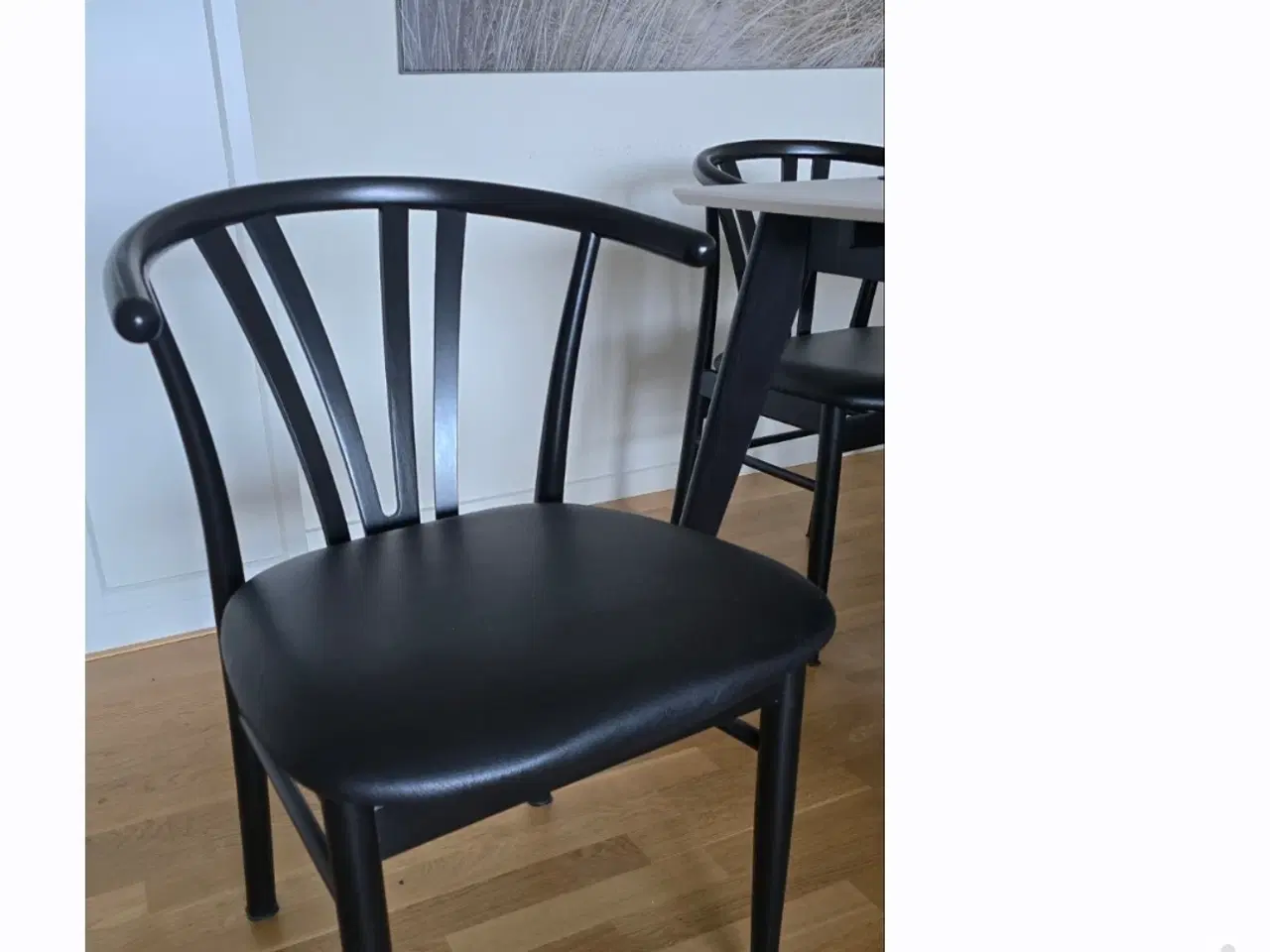 Billede 1 - 4-6 sorte spisebordsstole med sort læder sæder