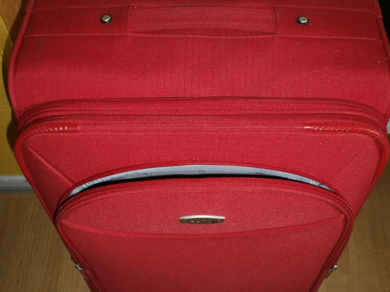 Billede 8 - Ny Rød Kuffert Sælges
