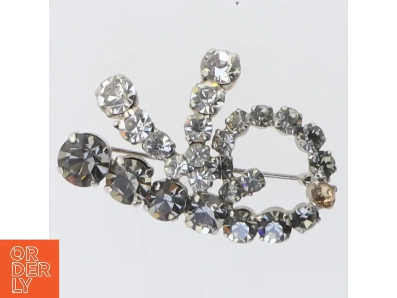 Billede 1 - Sølvfarvet broche med sten (str. 4 cm)