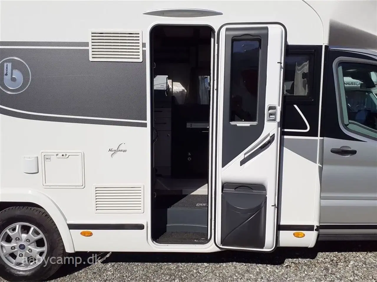 Billede 5 - 2022 - Benimar Tessoro 497   NK Pakke. Automatgear. solceller. markise. Lithium Batterier. Cykelstativ. Queensbed.