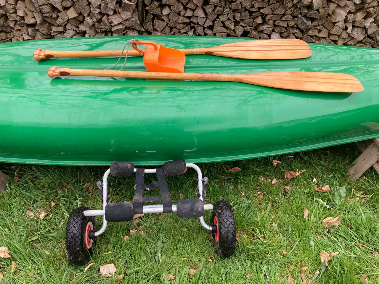 Billede 5 - Brugt velholdt 2-3 pers. kano i plast med 2 padler