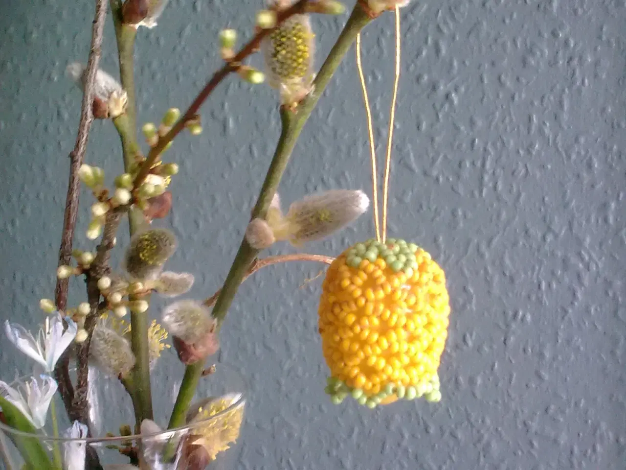 Billede 3 - Påske lam KORSSTING på grøn & lyseblå bordløb