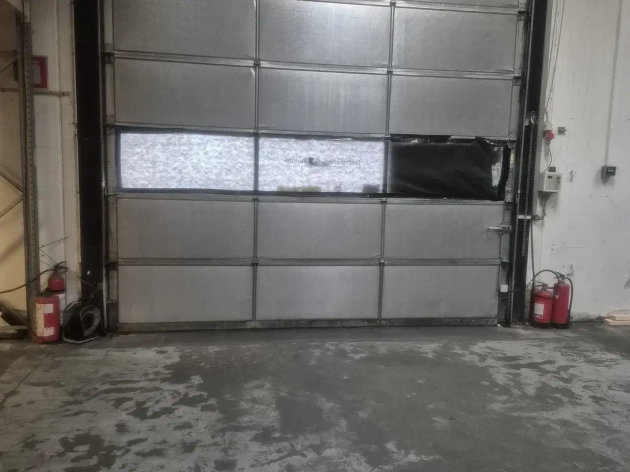 Billede 3 - Lager med stor port. let adgang m. palleløfter/truck/bil - plan med jord. - 198m2