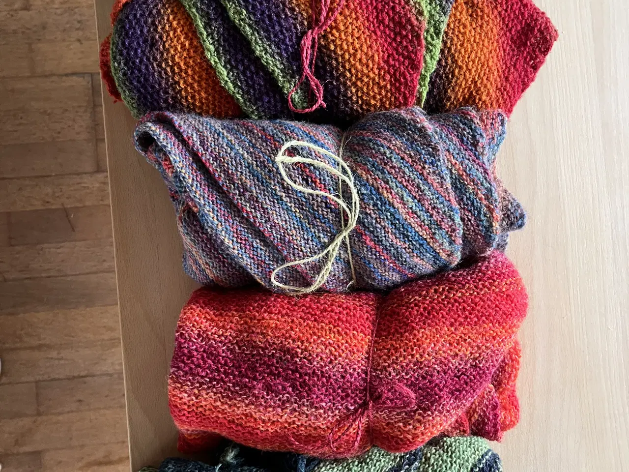 Billede 1 - Uld sjal i friske farver