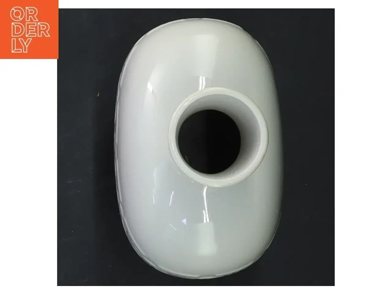 Billede 3 - Bing og Grøndal Hvid vase med mønster fra B&G (str. 15x10 cm)