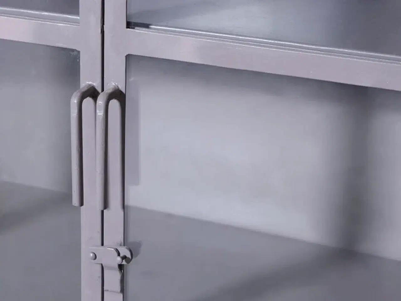 Billede 4 - Nyt Vitrineskab RAW perlepurple