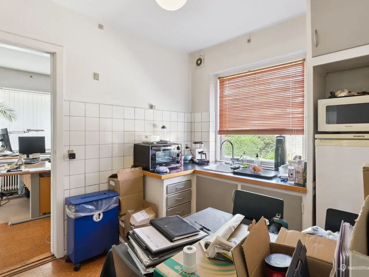 Billede 21 - 3 lejemål til lager. showroom, behandling, kontor m.m. Biladgang til lager –Skiltemulighed mod Grønnevej