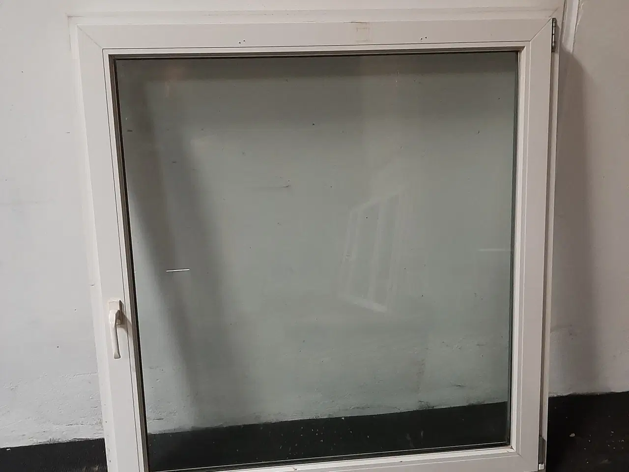 Billede 1 - Dreje-kip vindue pvc 1303x120x1389 mm, højrehængt, hvid