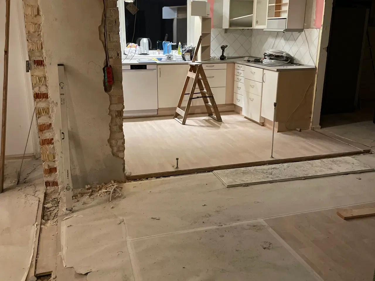 Billede 3 - Køkken hth råhvid brugt