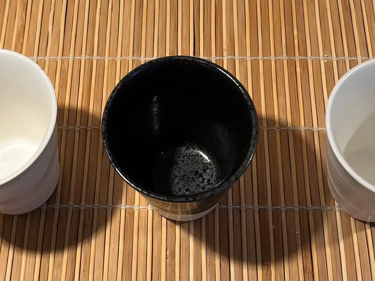 Billede 5 - Et sæt unikke keramikkrus i sort-hvid - 3 stk.